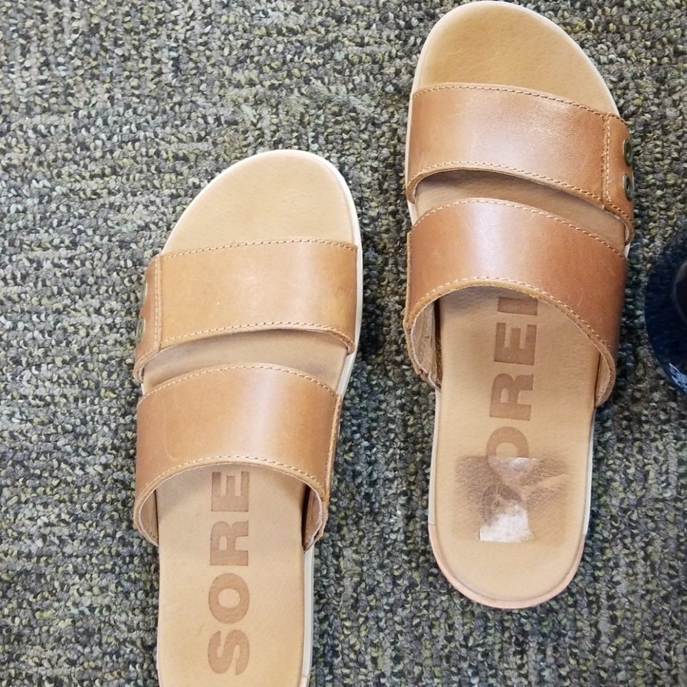 NWOT Sorel slides - worn twice!